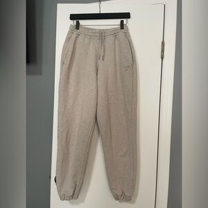 Gymshark women's 🐭 Light Gray Joggers, Size XS (EUC)